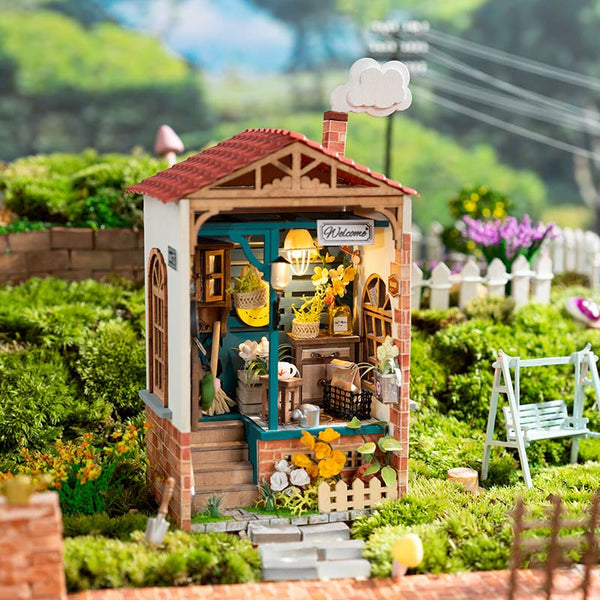 Dream Yard Miniature Dollhouse Kit